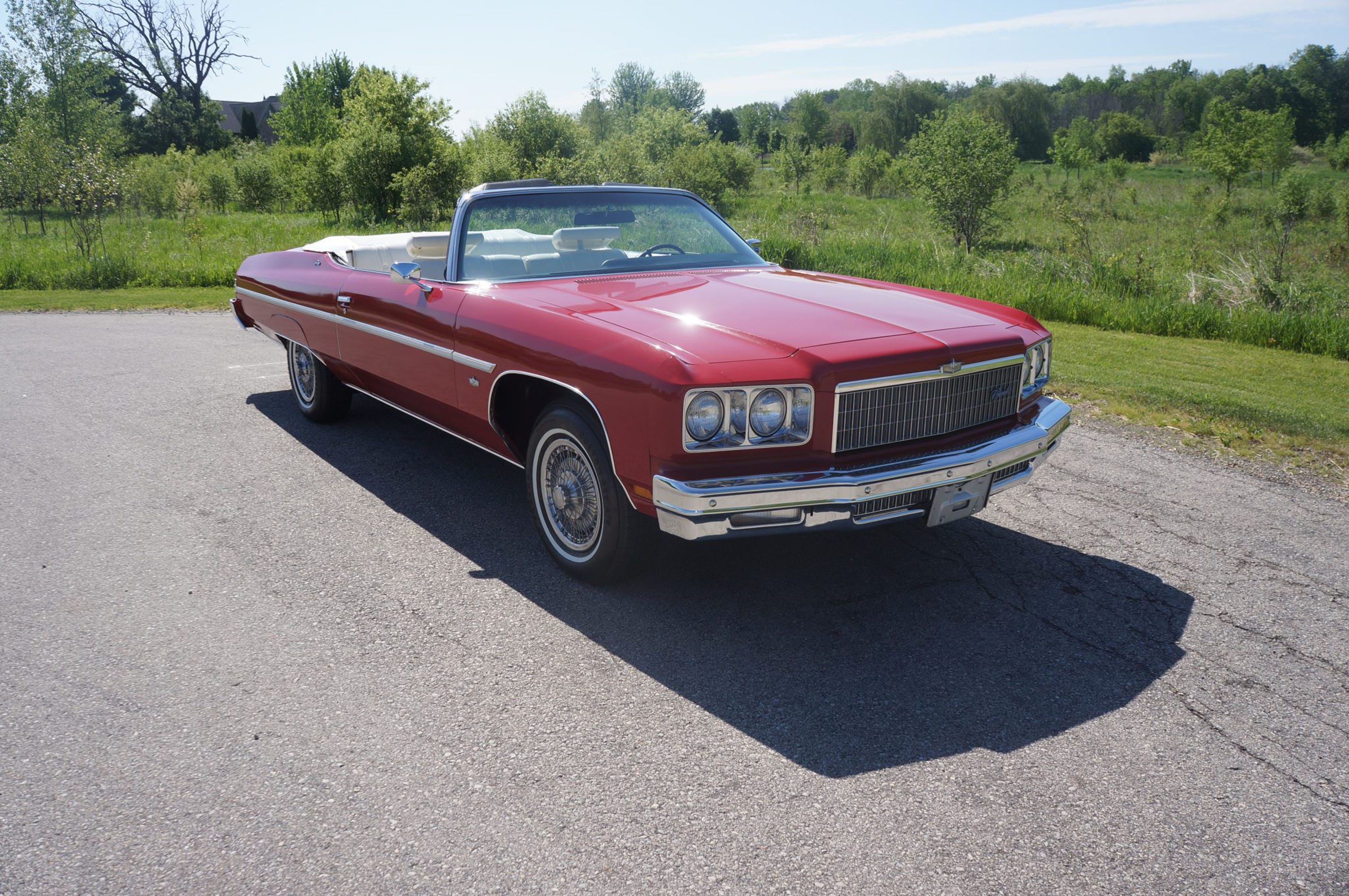 Το Chevrolet Caprice Classic Convertible του 1975 που βγήκε… αργά στον δρόμο και τώρα τραβά τα βλέμματα σε δημοπρασία