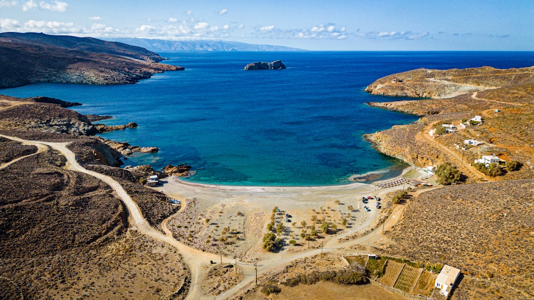 Ανακαλύψτε τα Νέα Εικαστικά Έργα στην Τήνο