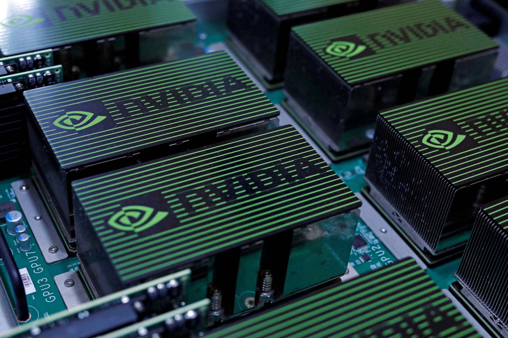 Nvidia: Νέο ρεκόρ 96,2 δισ. δολαρίων και πρόβλεψη 70%