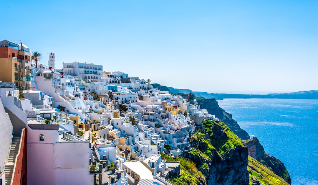 Νέες Δημοσκοπήσεις: Κυματισμοί στην Πολιτική Σκηνή