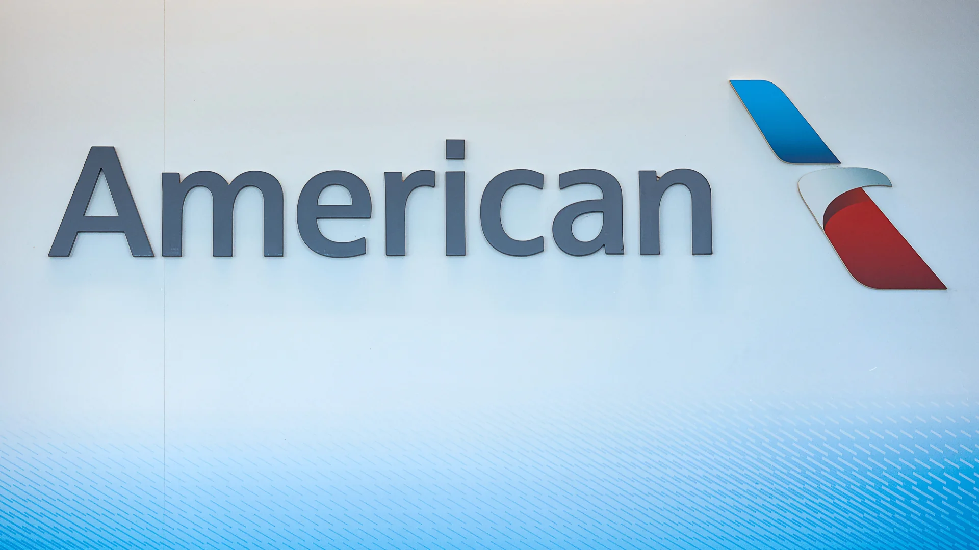American Airlines: Εθελοντική άδεια άνευ αποδοχών για 1.205 αεροσυνοδούς