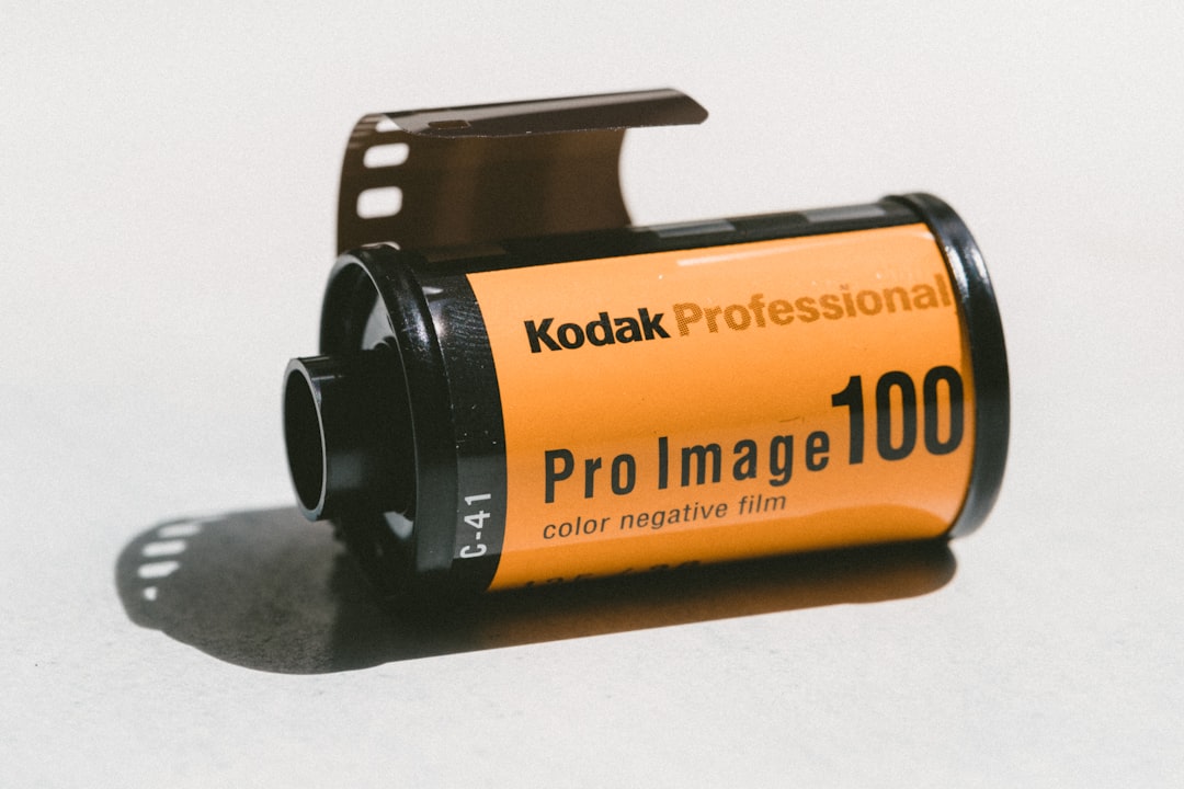 Νέο Kodak EC35: Φθηνό φιλμ 35mm με 7 χρώματα και φακό 25mm