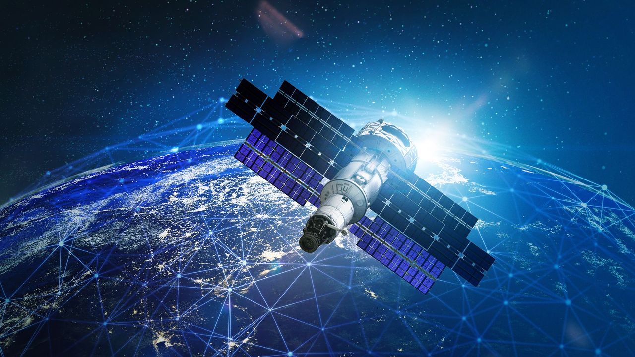 Νέα πατέντα της Intel μεταφέρει τη διαχείριση δορυφόρων σε τροχιά