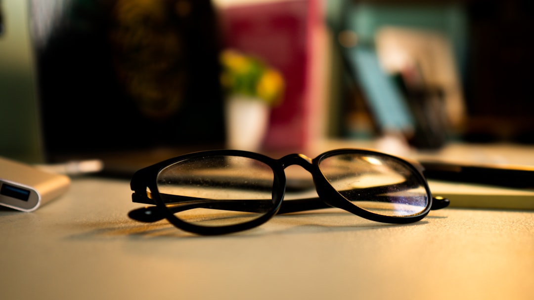 Η ICE απαγορεύει τα Ray-Ban Meta και στρέφεται σε δικά της βιομετρικά γυαλιά