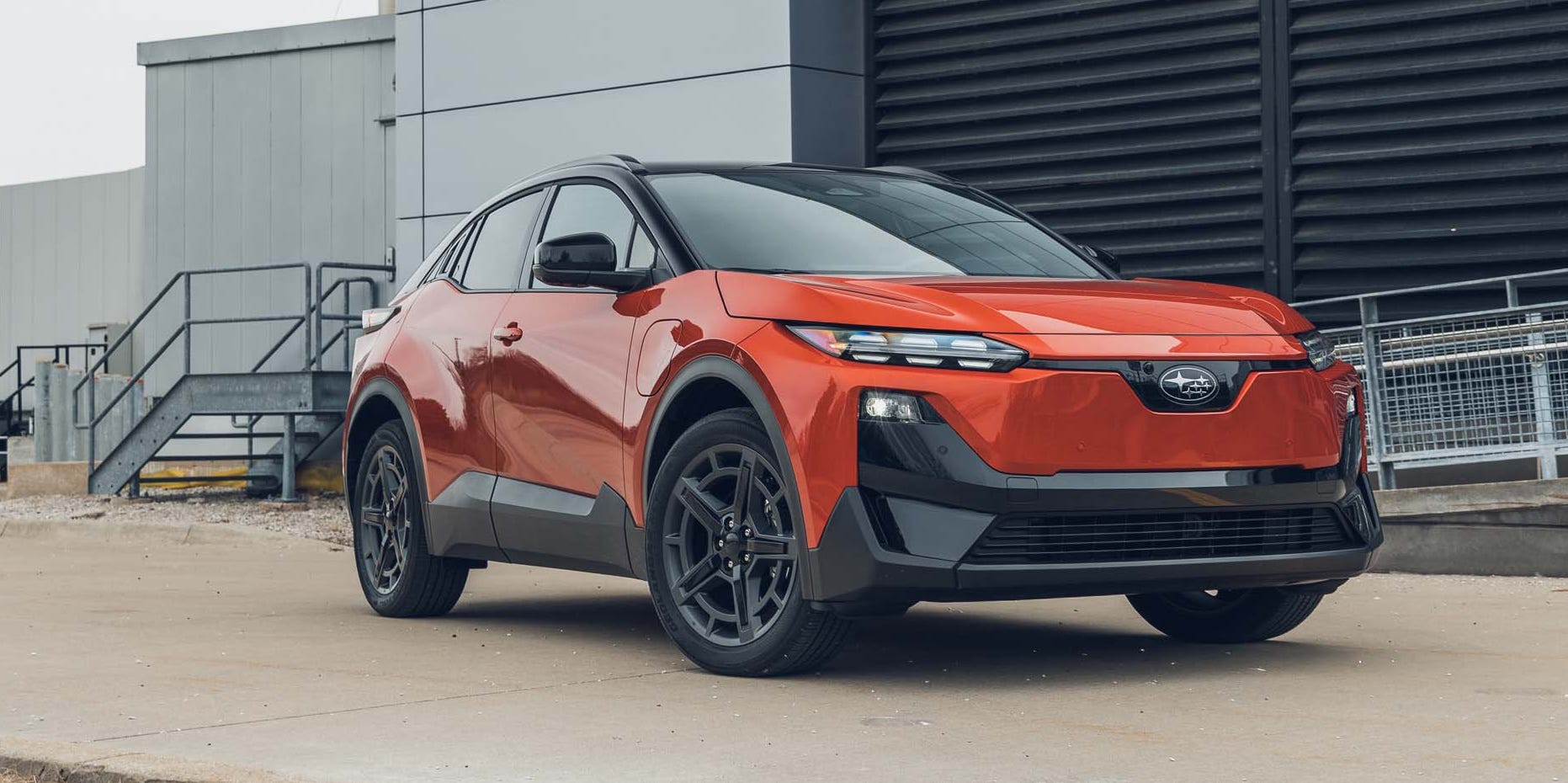 Η Subaru «παγώνει» τις τιμές των ηλεκτρικών SUV της για το 2027