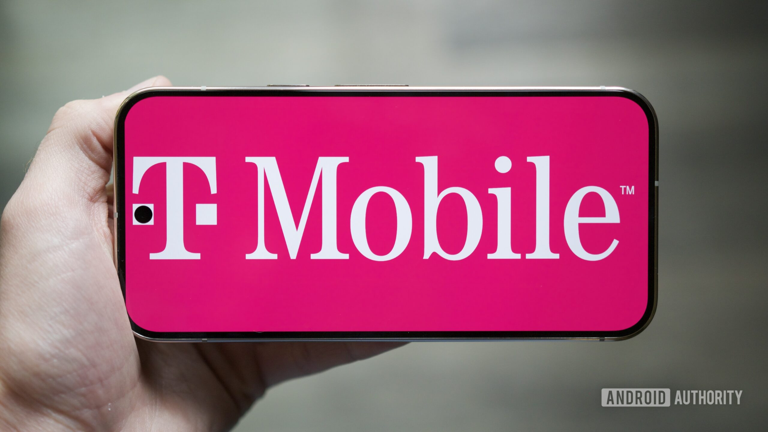 Η T-Mobile περιορίζει δύο βασικά προγράμματα μεταφοράς από αύριο