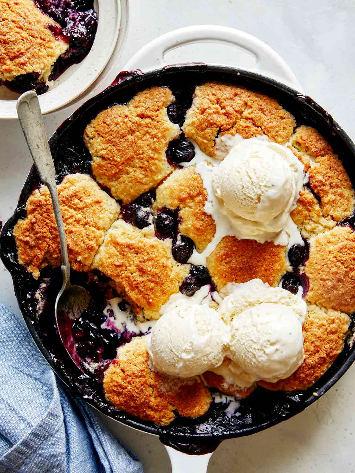 Αποκλειστική γεύση: το blueberry cobbler με το μυστικό υλικό