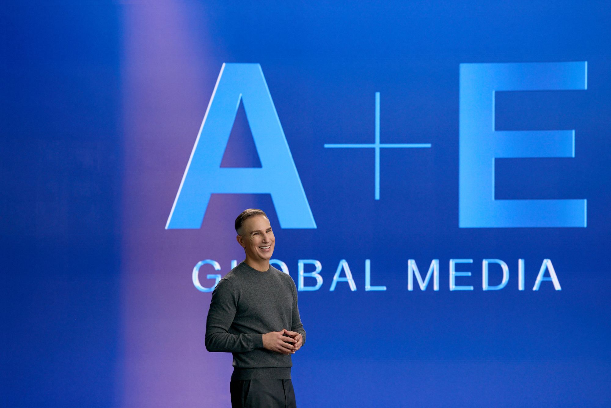 Επίσημο: Η Hearst αποκτά το 50% της Disney στην A+E Global Media
