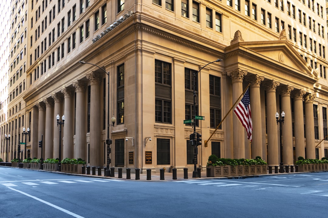 Νέες Δεσμεύσεις της Federal Reserve για Σταθερότητα τιμών