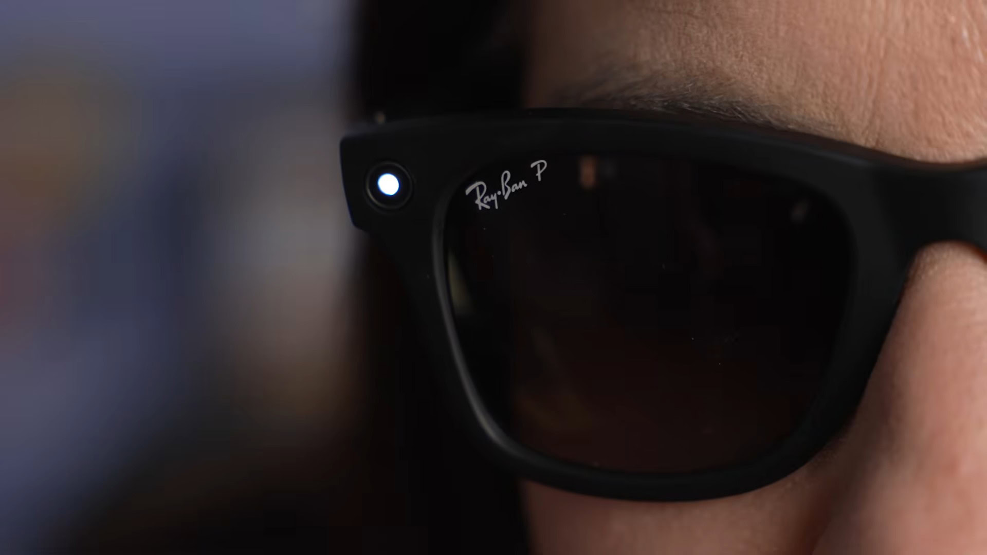 Η Meta πρόσθεσε LED ειδοποίηση στα smart glasses για να γίνεται πιο εμφανής η κάμερα