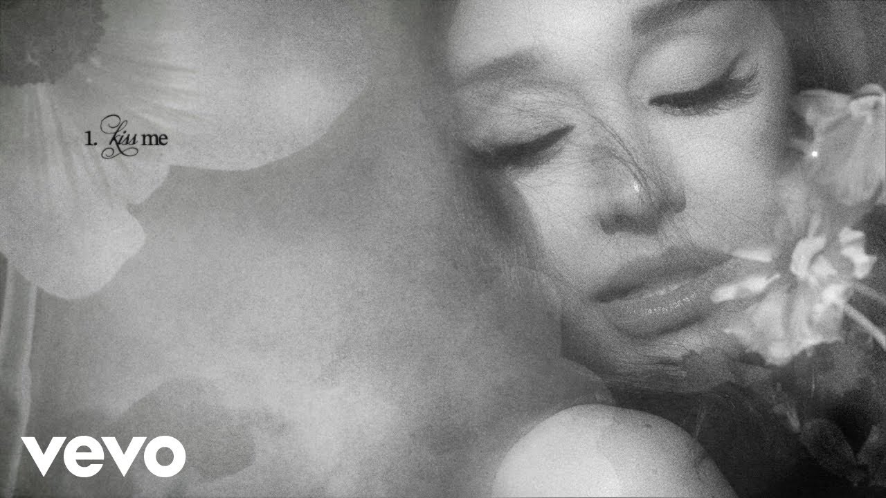 Η Ariana Grande παρουσιάζει το «kiss me» μέσα από το επίσημο visualizer