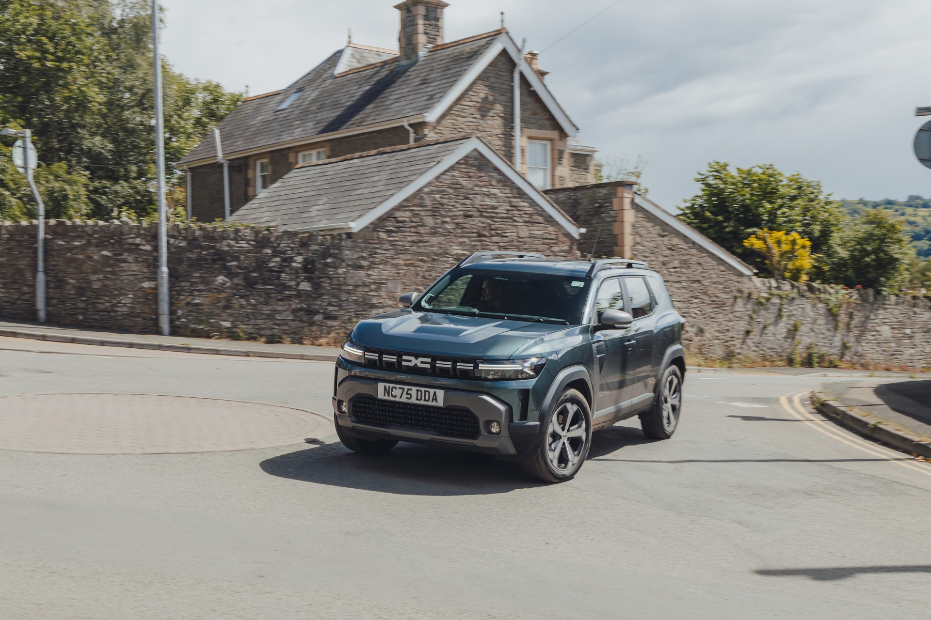 Dacia: Έξι φορές κάτοχος ρεκόρ Guinness αποκαλύπτει τα μυστικά της οικονομικής οδήγησης