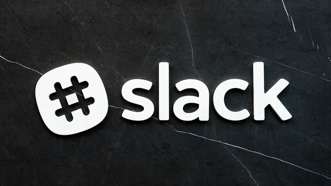 Το Slack μετατρέπει το Slackbot σε agent που αντλεί CRM δεδομένα, φτιάχνει γραφήματα και στέλνει DocuSign