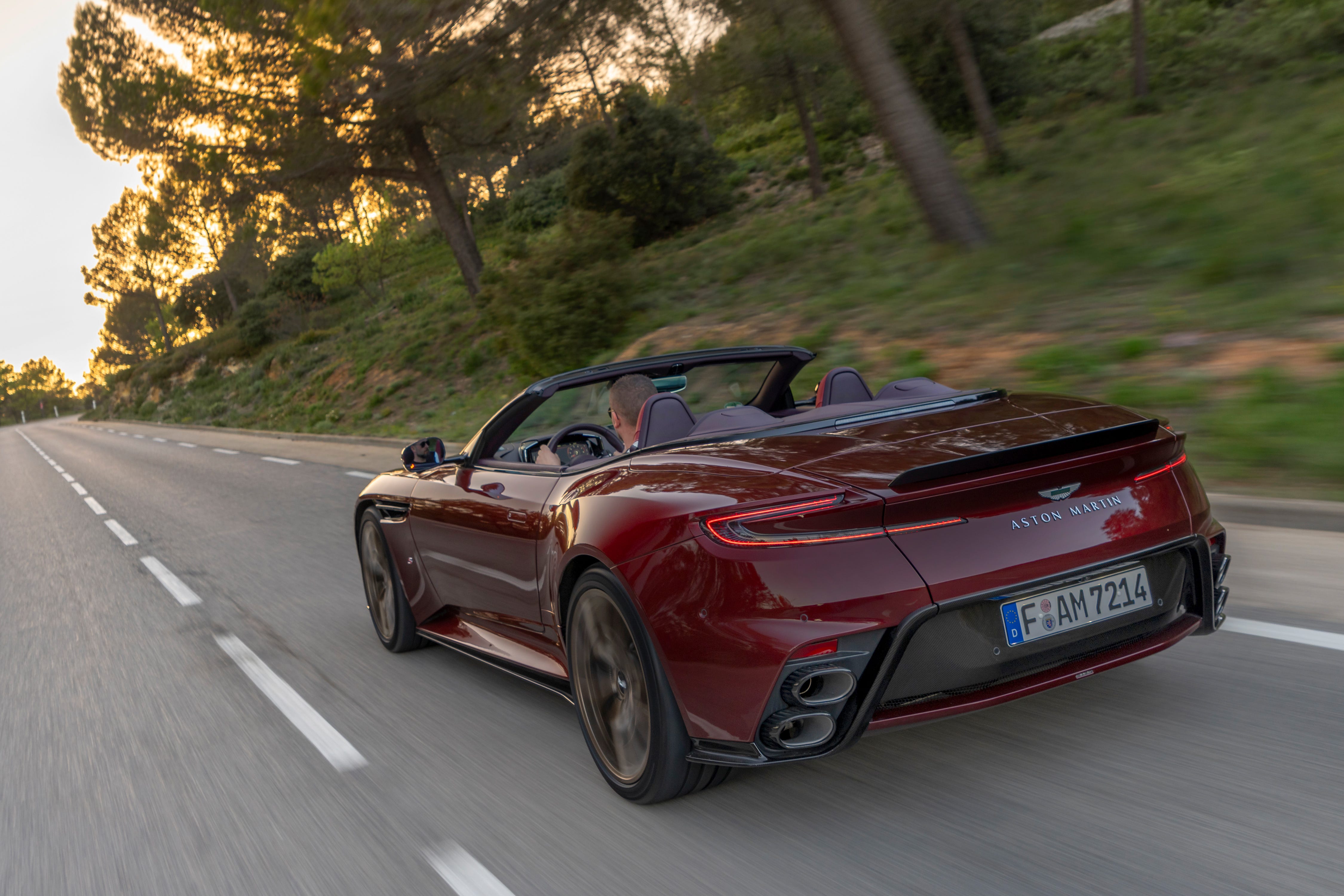 Νέο Aston Martin DB12 S Volante: το ακριβό 2θέσιο που βγάζει νόημα