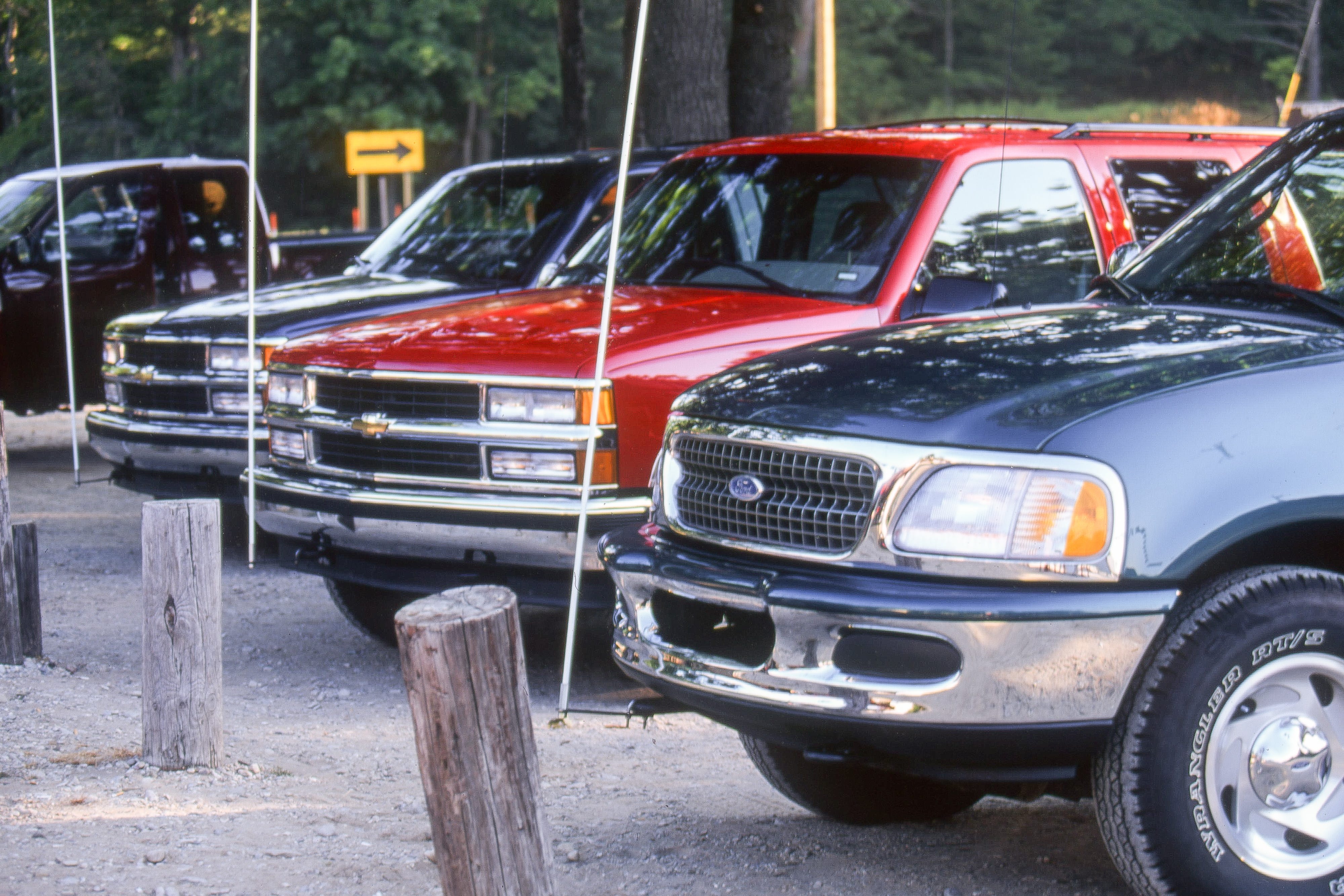 Η μεγάλη μονομαχία των full-size SUV του 1997 μέσα από ένα σπάνιο φωτογραφικό αρχείο