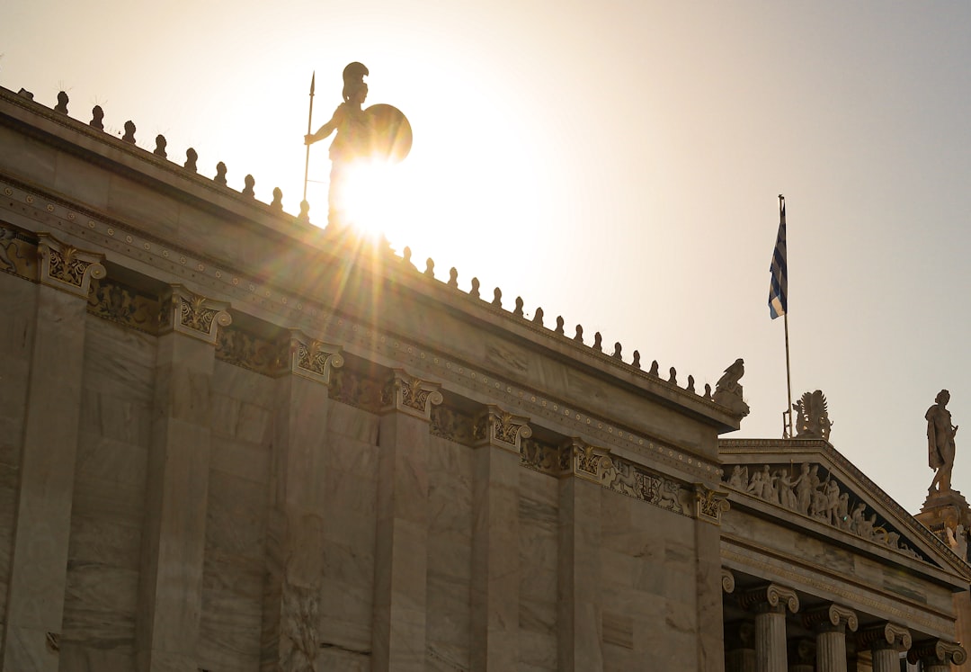 Ισχυρή άνοδος στο Χρηματιστήριο Αθηνών με στήριξη από τις τράπεζες