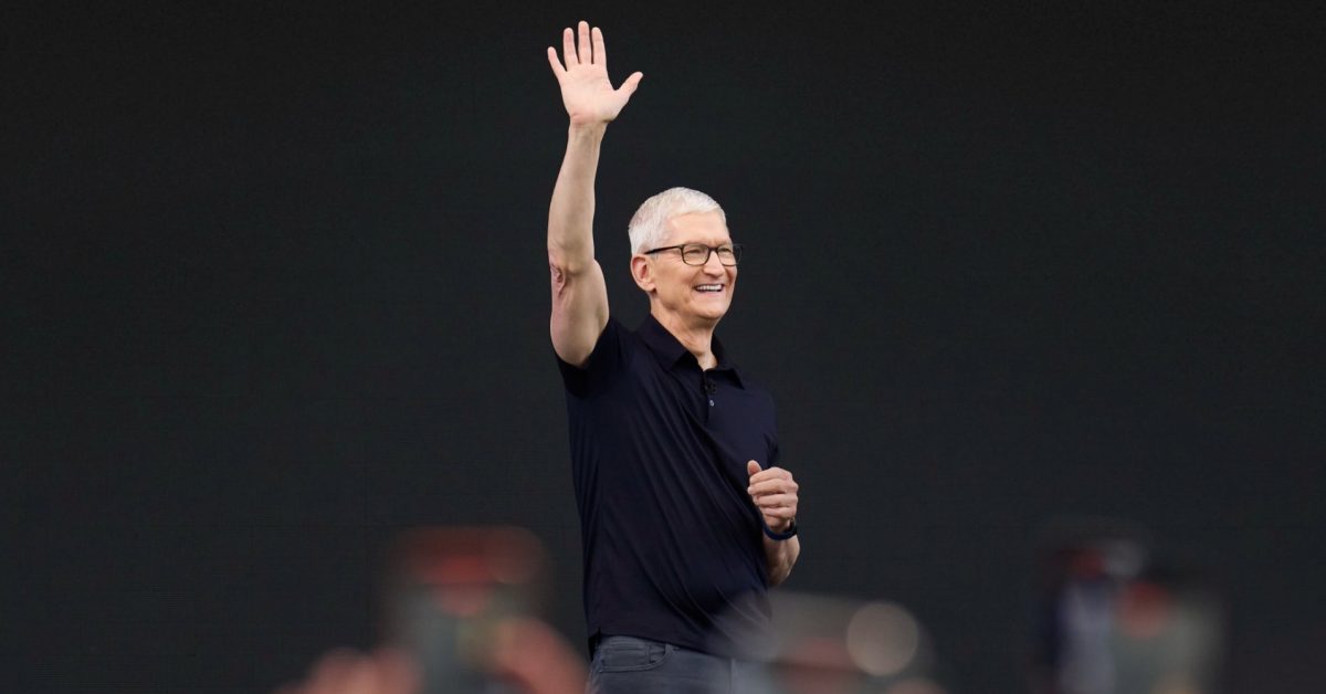 Ο Tim Cook στο Sun Valley Conference μαζί με τον Eddy Cue – παρουσία και του John Ternus
