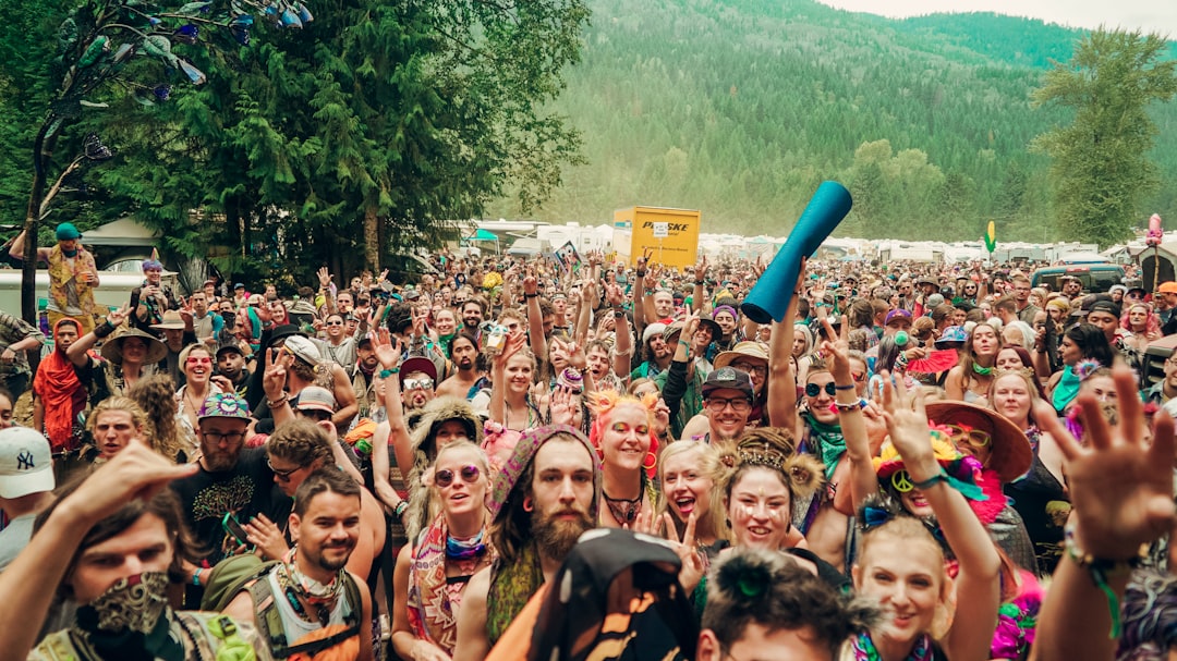 Μέσα στο «Luddite Festival»: πώς η οργή της Gen Z απέναντι στη Big Tech γίνεται κίνημα