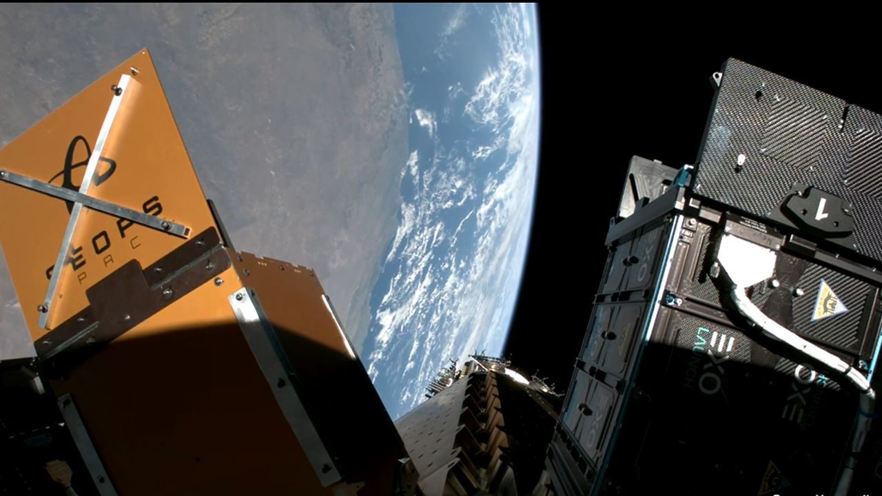 Η SpaceX εκτόξευσε τον πρώτο εμπορικό δορυφόρο με πυρηνική τροφοδοσία