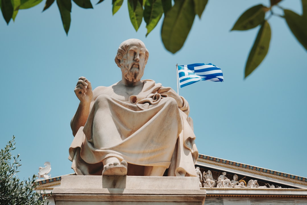 Νέα εικόνα στα πρωτοσέλιδα: Μεταναστευτικό και πυρκαγιές κυριαρχούν
