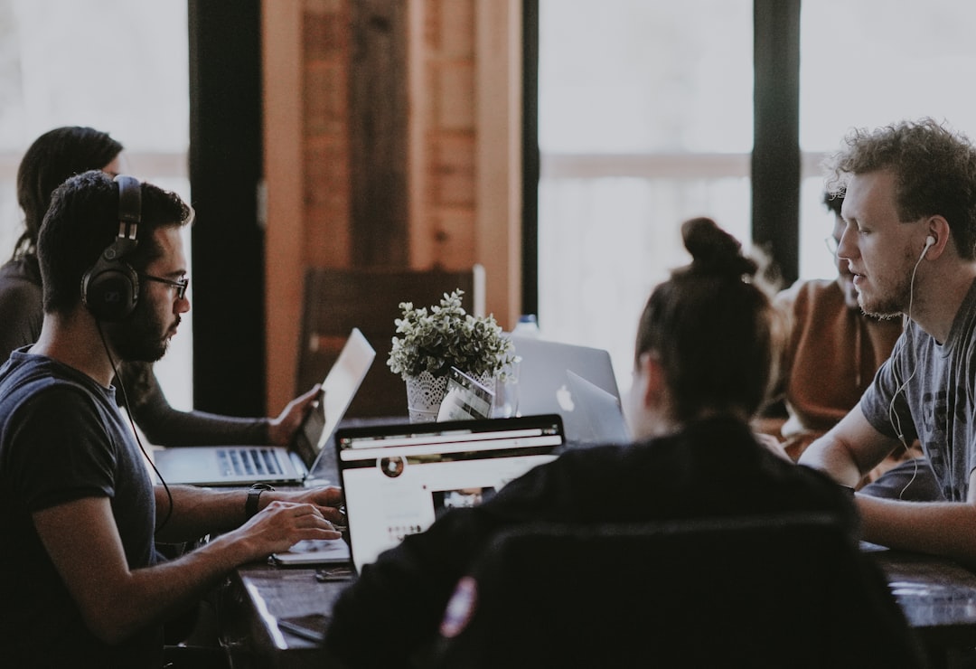 Startups τεχνητής νοημοσύνης επιταχύνουν θεαματικά την αύξηση εσόδων