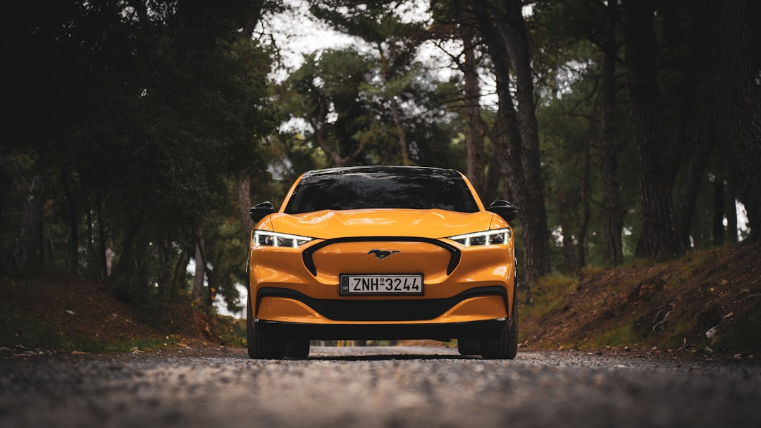 Νέο τετράθυρο Mustang: οι έμποροι είδαν το σχέδιο του Mach 4